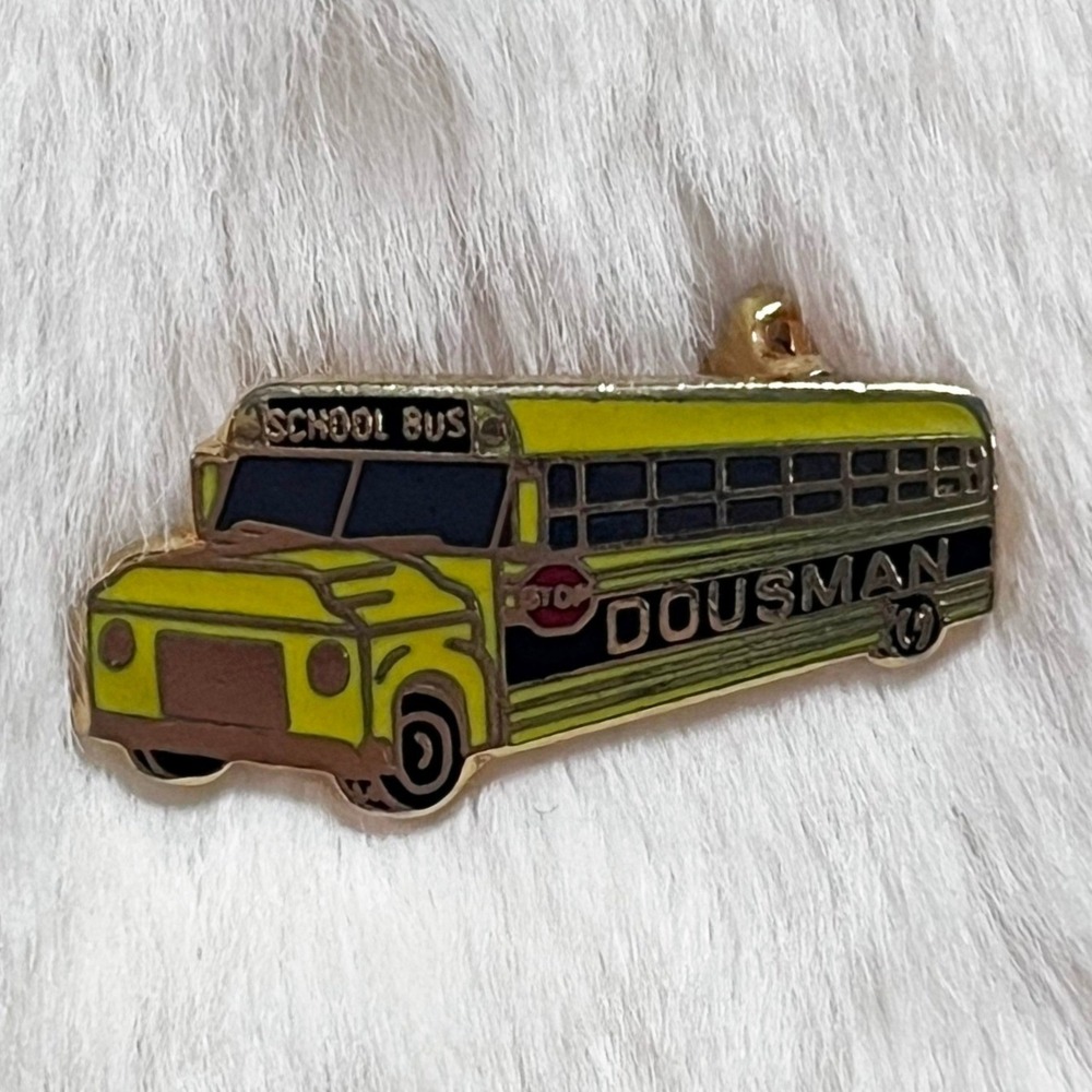 🔮 5/$25 Vintage Dousman School Bus Pin